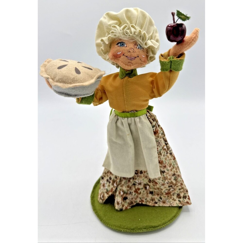 Annalee Dolls 9” Autumn Wishes Baker Fall Apple Pie Grandma Mom Thanksgiving